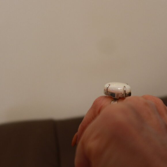 GIANT Opal and 925 sterling silver statement ring white with blue sparkles 6.25 - Picture 5 of 14